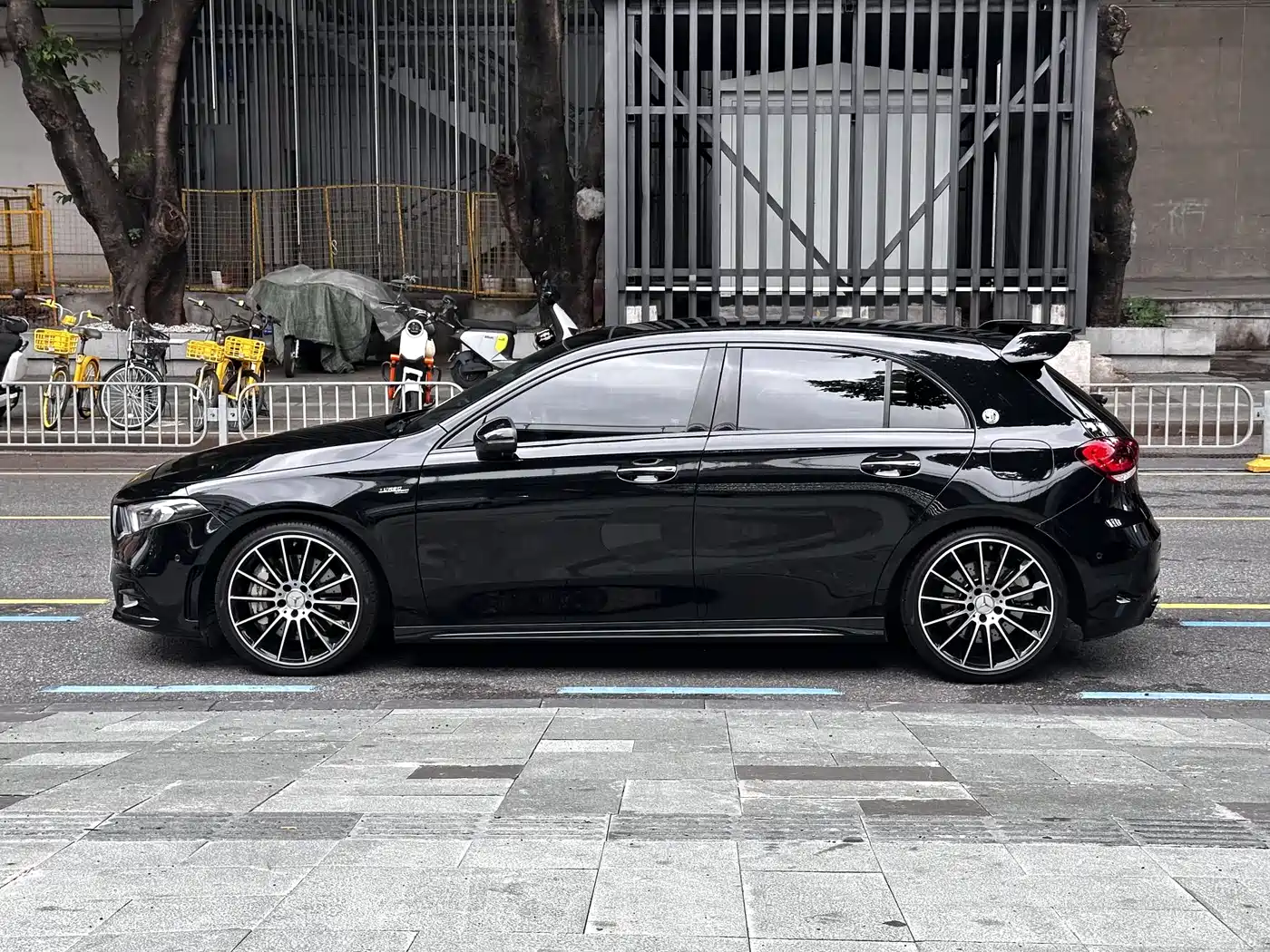 Mercedes-Benz A-Class AMG (Import) 2023 AMG A 35 4MATIC фото 3