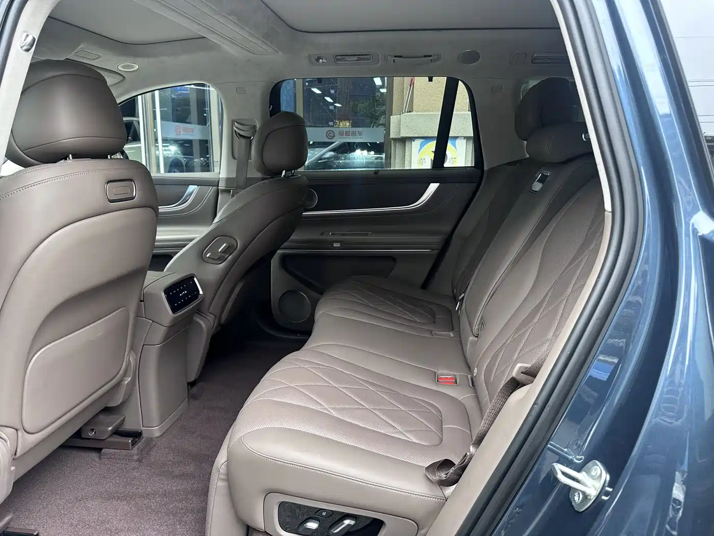 AITO Wenjie AITO M9 2024 Model Extended Range Ultra Edition 52kWh 5-Seater фото 13