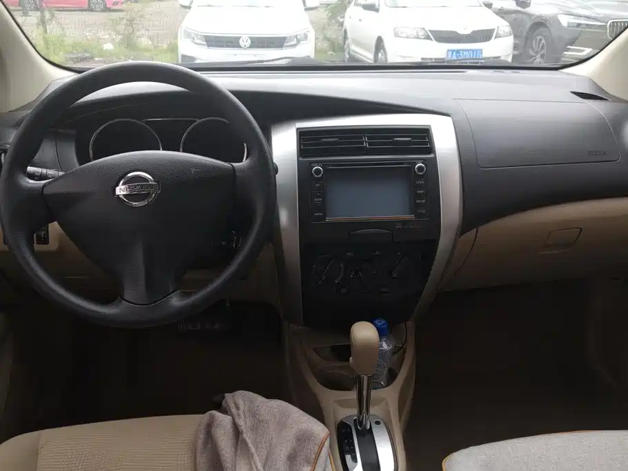 Nissan Livina 2015 2013 1.6XE CVT Comfort