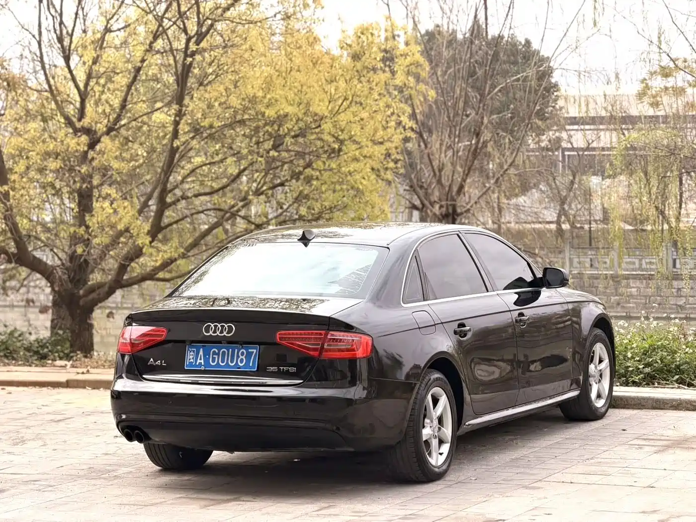 Фото 4 - Audi A4L