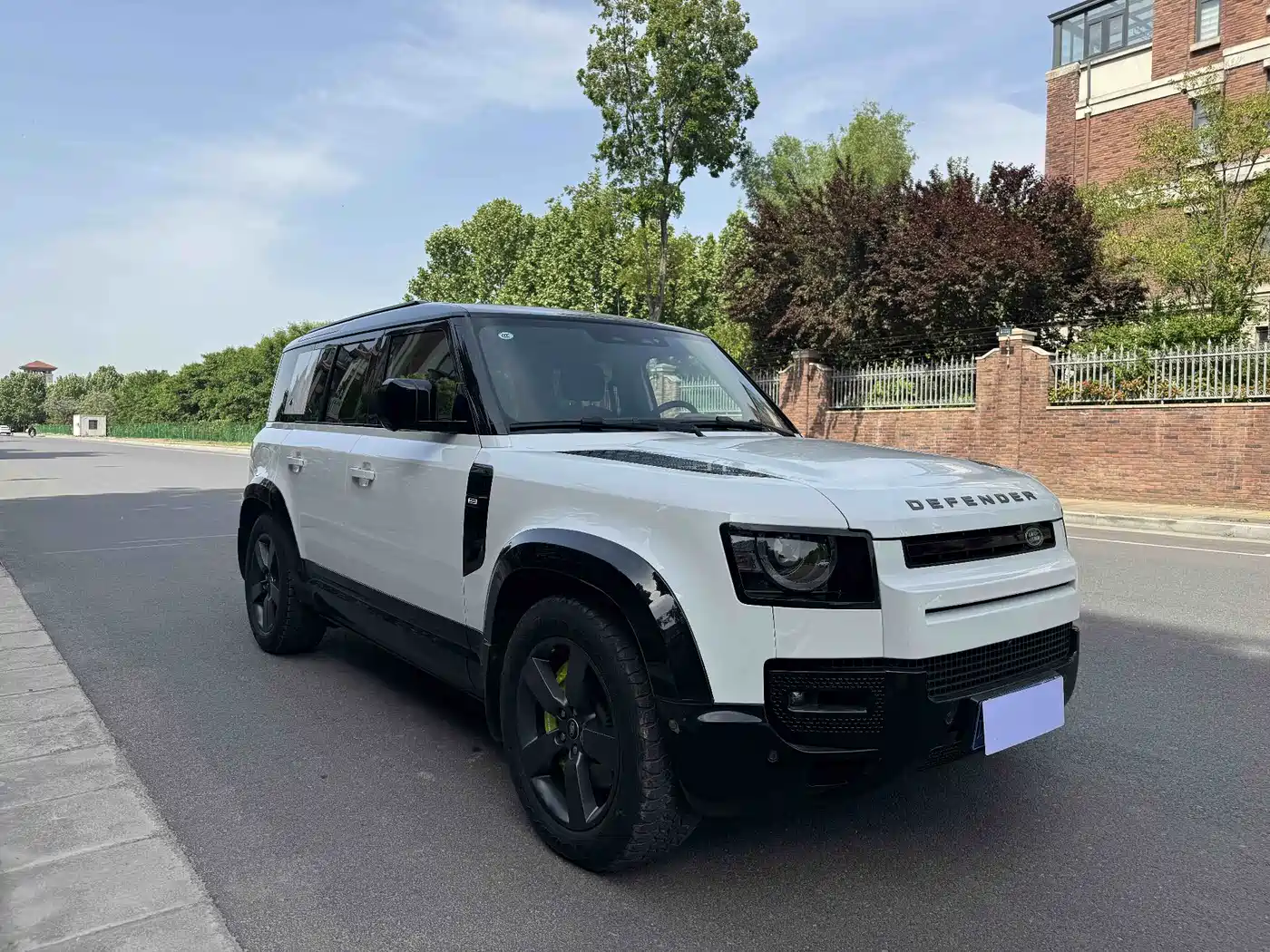 Land Rover Defender 2023 Model 110 3.0T P400 X-DYNAMIC HSE фото 3