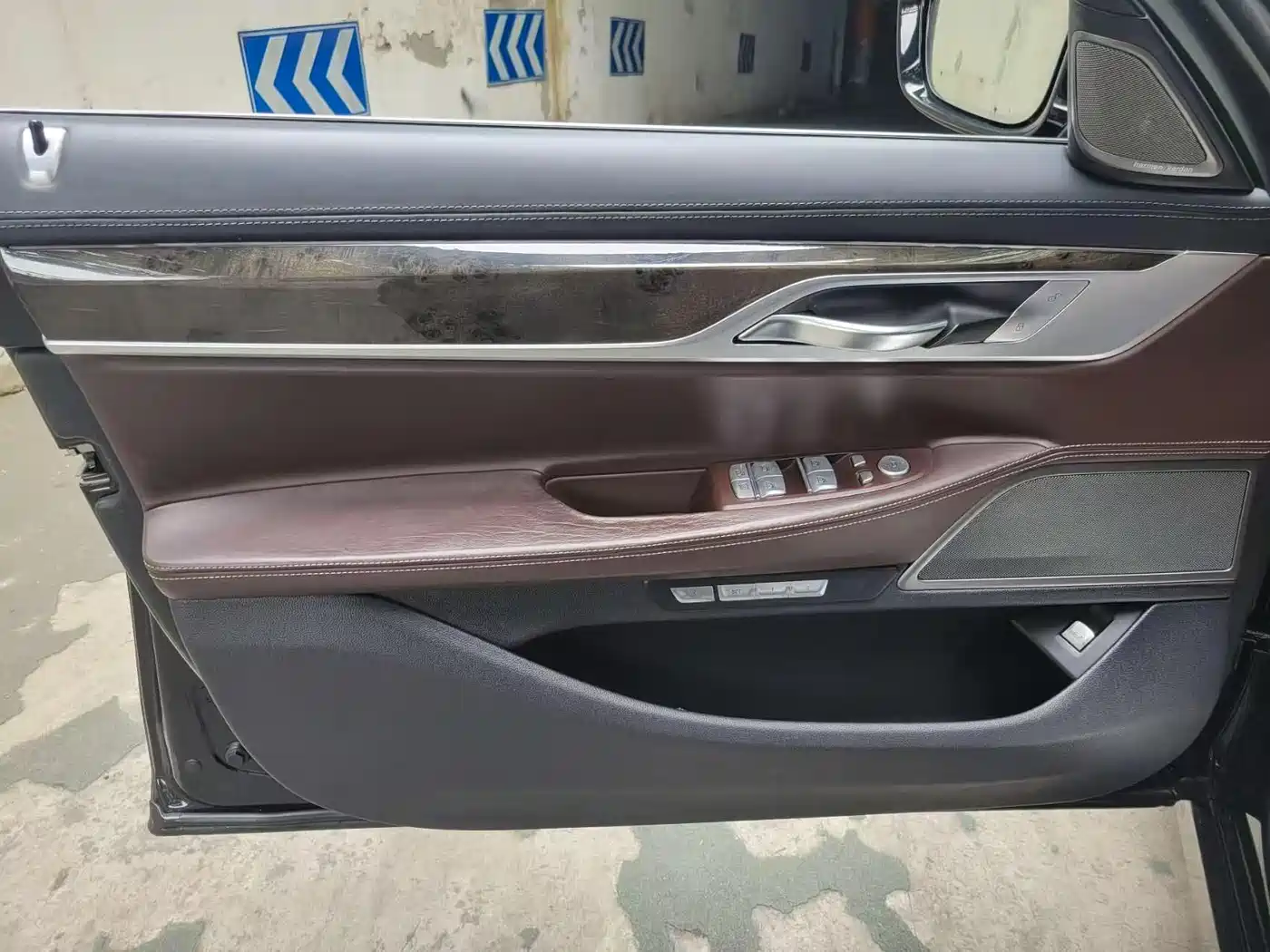 BMW 7 Series 2016 730Li Leading фото 9