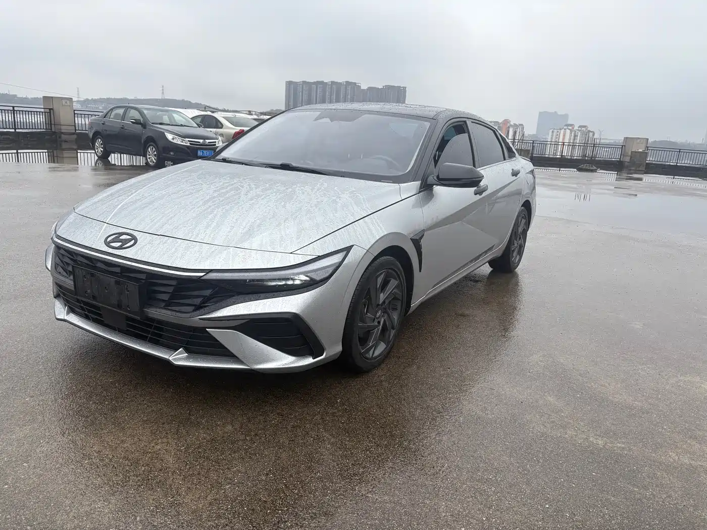Hyundai Elantra 2023 Model 1.5L CVT LUX Premium Edition фото 4