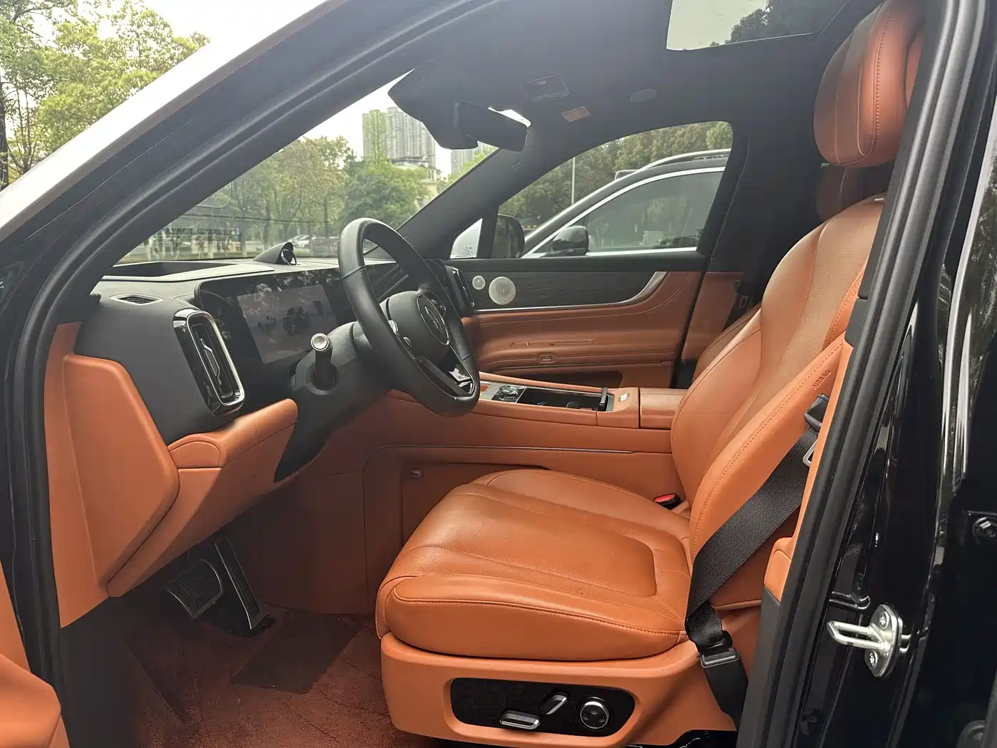 AITO Wenjie AITO M9 2024 Range Extender Ultra 52kWh 6-seater фото 6