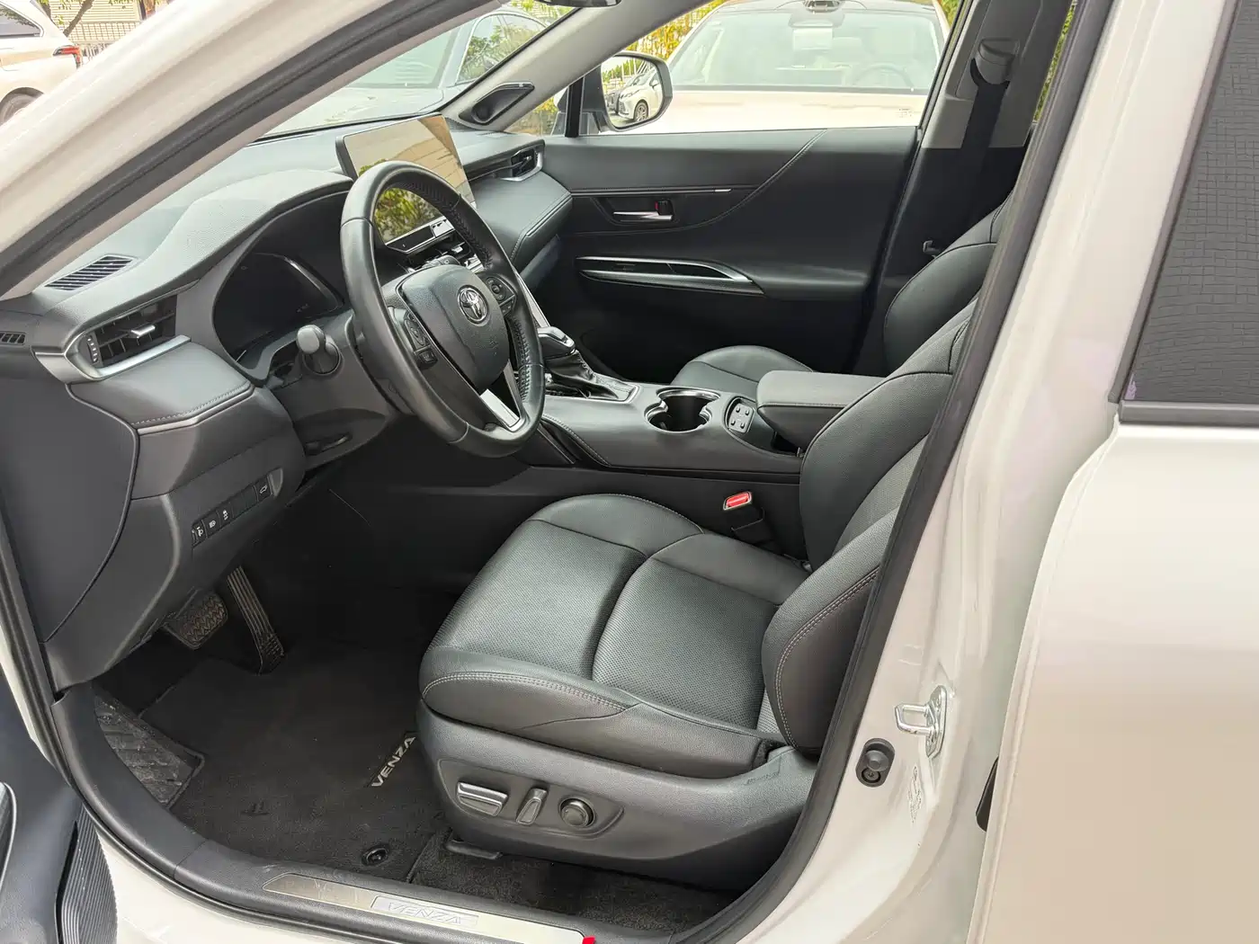 Toyota Venza 2024 2.5L Smart Hybrid 2WD Premium Edition фото 7