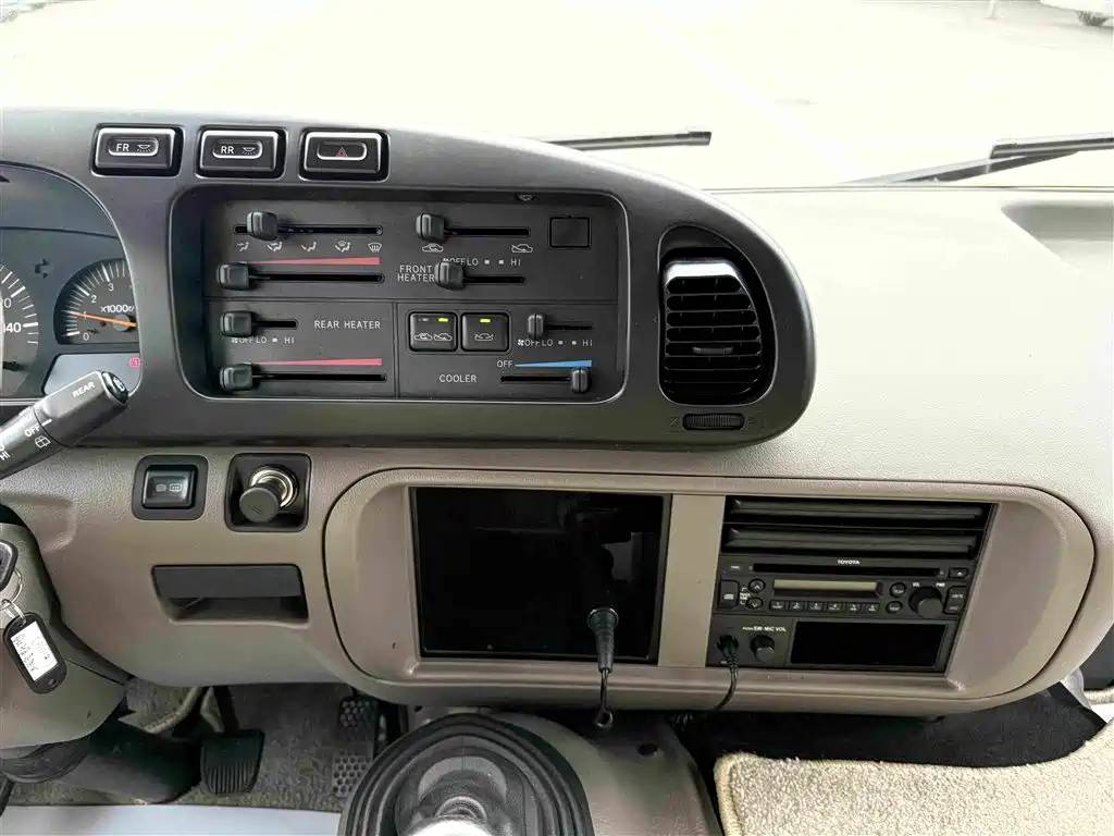 Toyota Coaster 2011 2007 2.7L Gasoline Premium Edition 20-seater