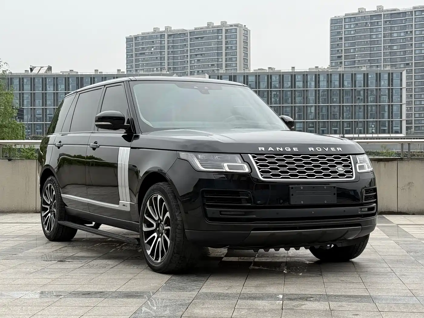 Land Rover Range Rover 2018 3.0 SC V6 Vogue Heritage Extended Edition фото 3