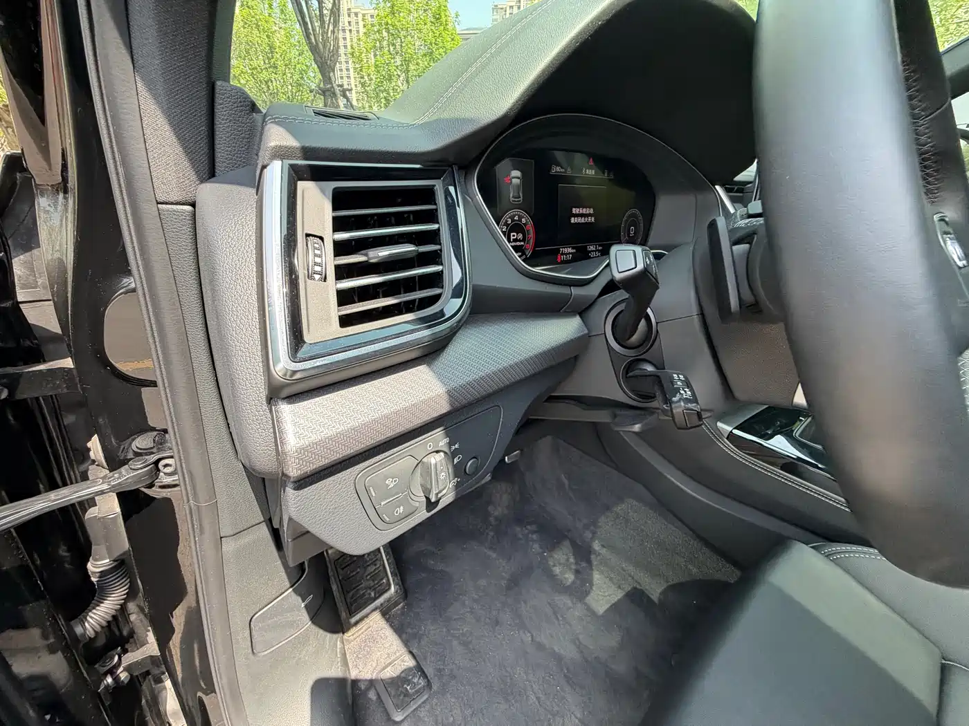Audi Q5L 2024 Model 40 TFSI Luxury Dynamic фото 11