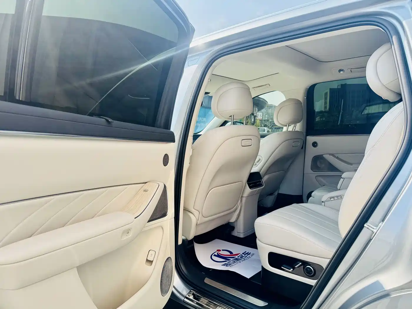 Aito AITO M8 2025 2025 Model Extended Range Max+ Edition 53.4kWh 6-Seater