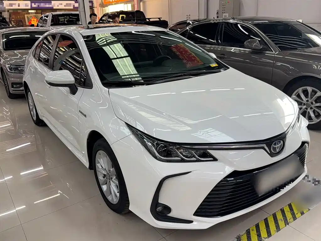 Toyota Corolla 2021 Hybrid 1.8L E-CVT Elite Edition фото 10