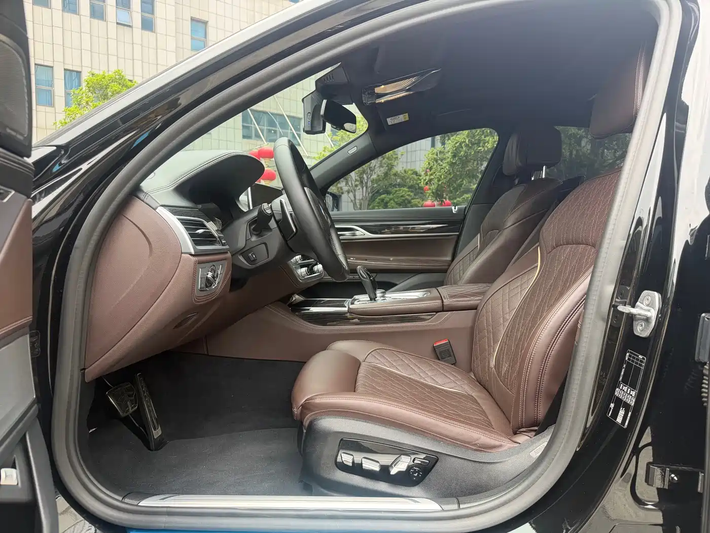 BMW 7 Series 2019 740Li Exclusive M Sport Package фото 9