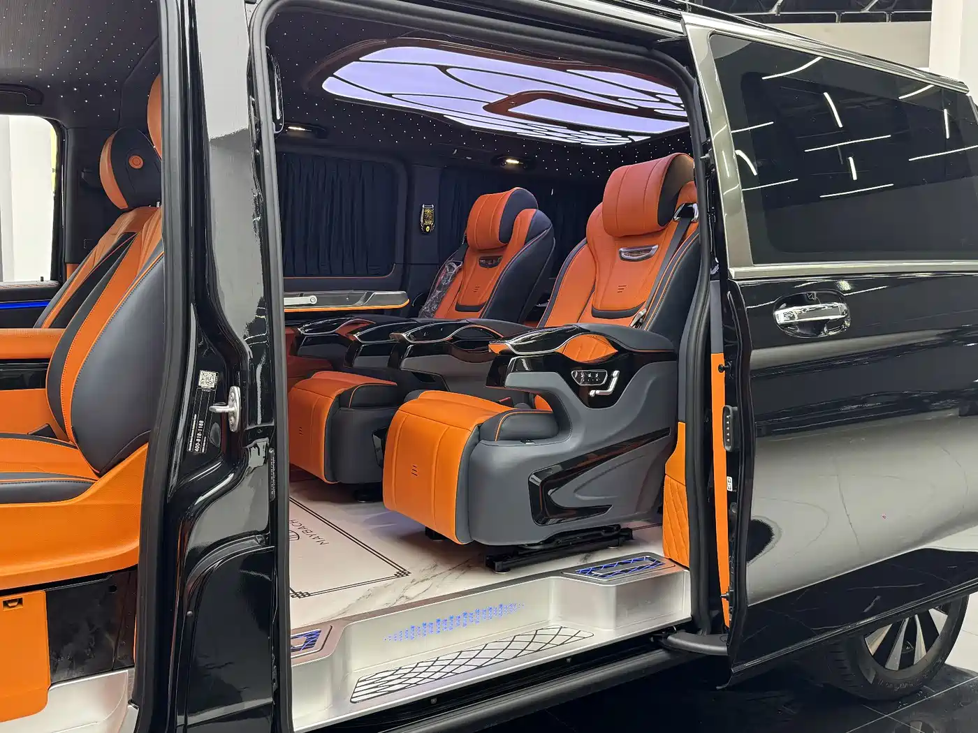 Mercedes-Benz Vito 2023 2.0T Business 7-Seater фото 8
