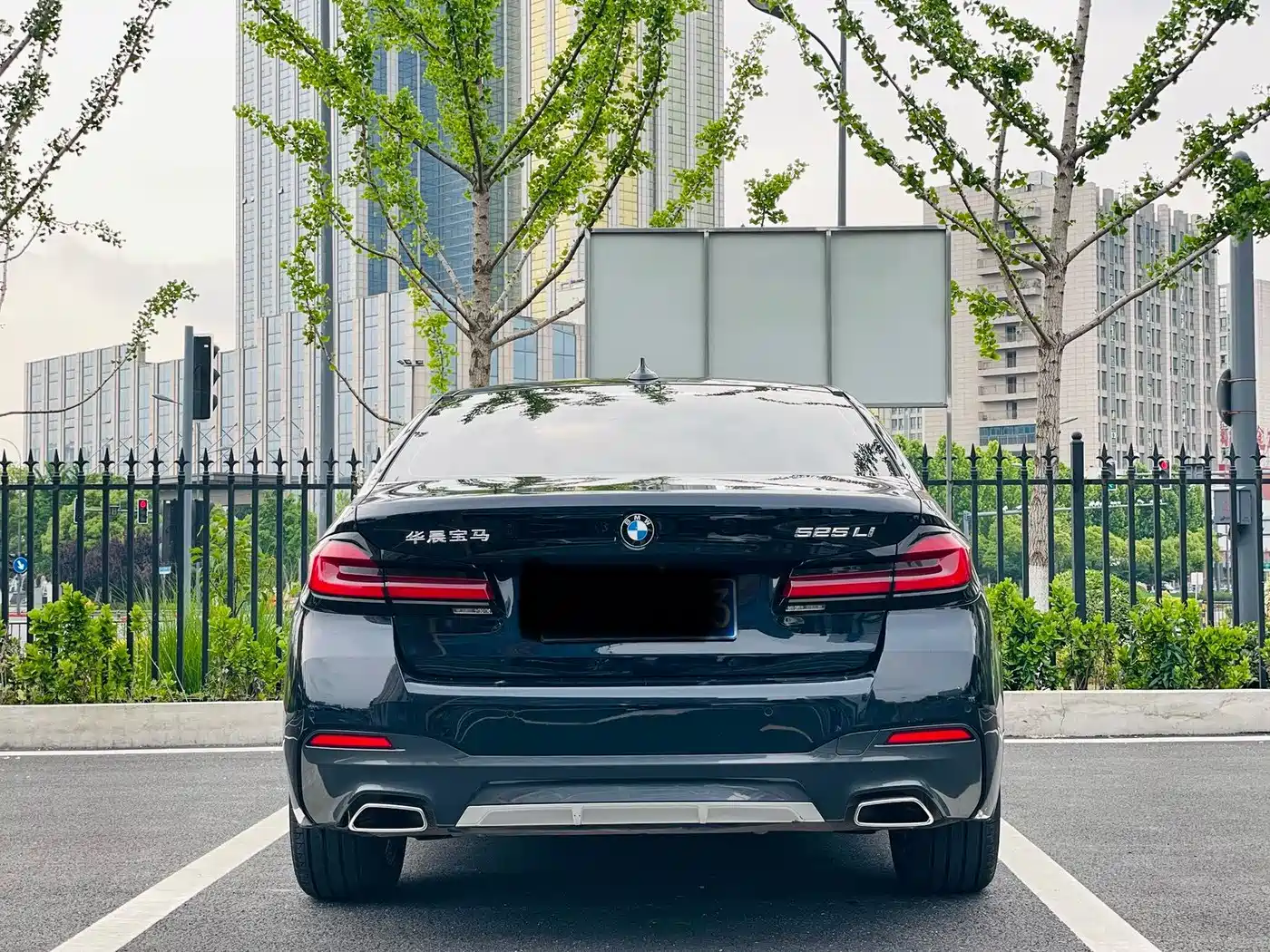 BMW 5 Series 2021 525Li M Sport Package фото 8