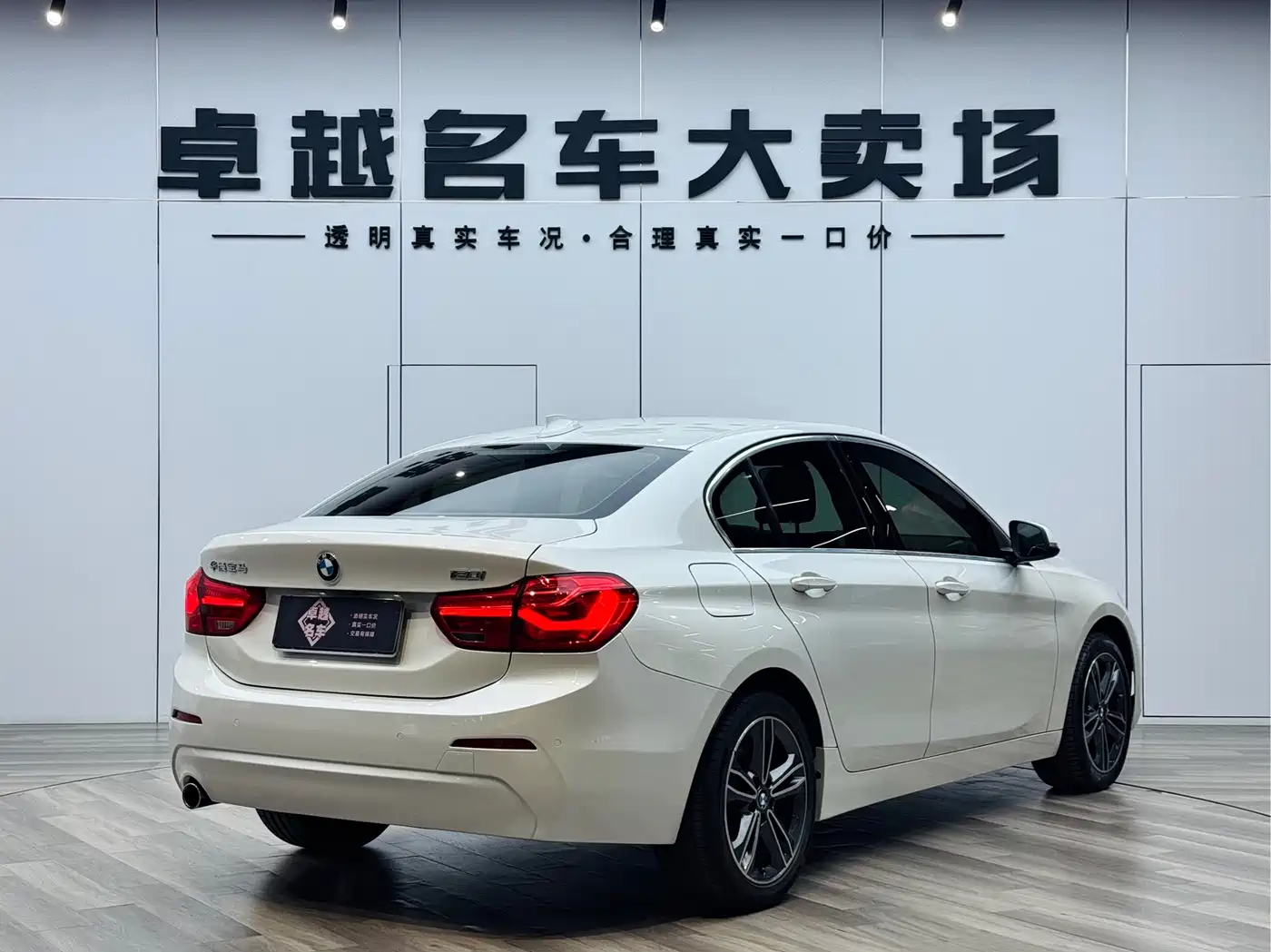 BMW 1 Series 2019 118i Fashion Edition фото 4