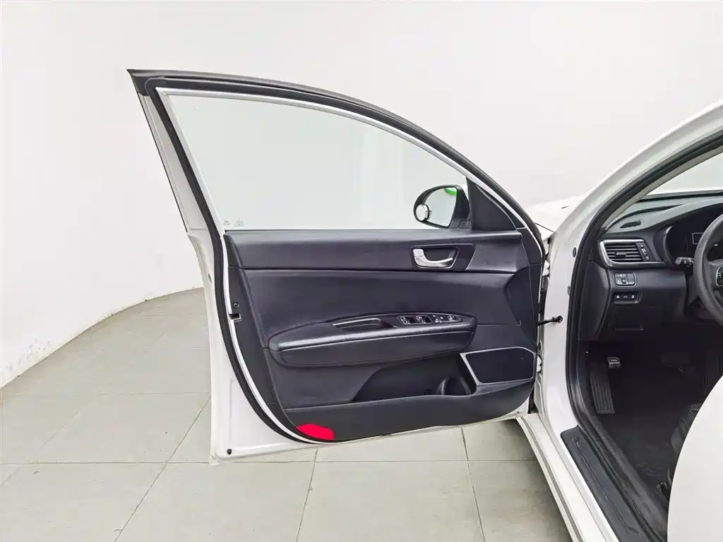 Kia K5 2016 2.0L Hybrid GLS фото 8