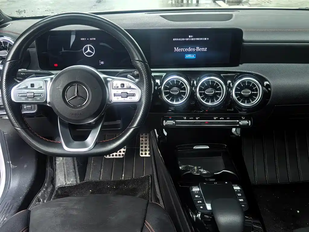 MERCEDES-BENZ CLA