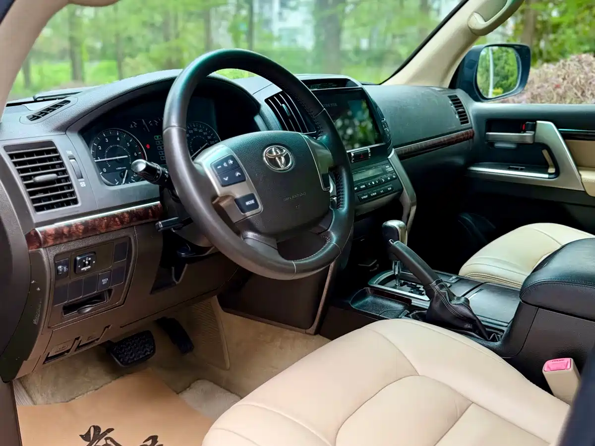 Toyota Land Cruiser 2010 Model 4.0L Automatic VX фото 22