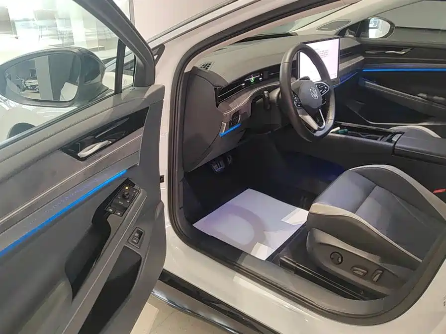 VOLKSWAGEN ID.7 VIZZION