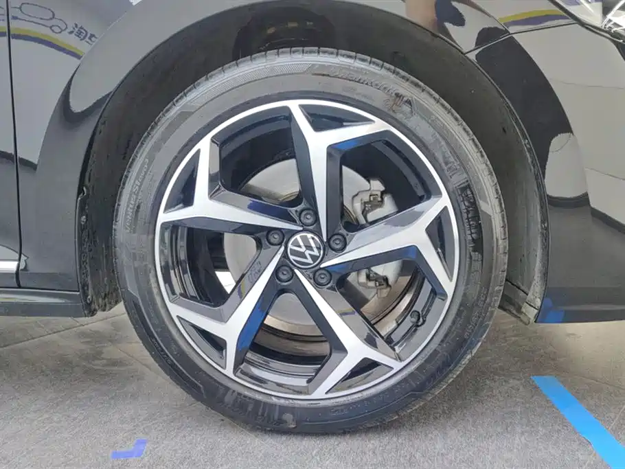 Volkswagen Passat 2025 Outstanding 330TSI Starlight Elite Edition фото 6