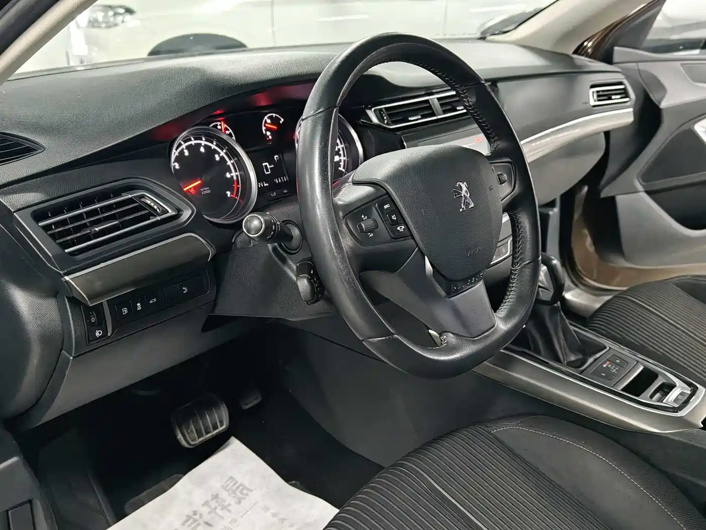 Peugeot 408 2014 1.8L Automatic Luxury Edition фото 12