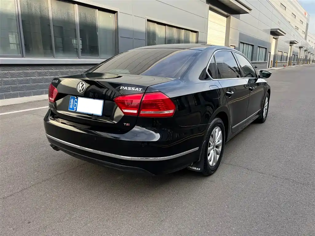 Volkswagen Passat 2015 1.8TSI Automatic Prestige Edition фото 4