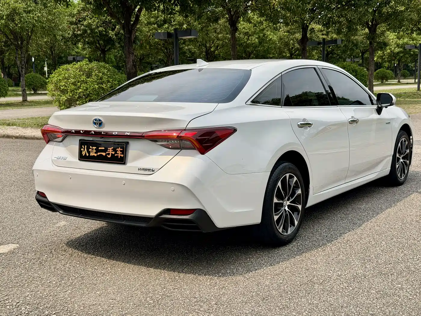Toyota Avalon 2022 Hybrid 2.5L Luxury Edition фото 26