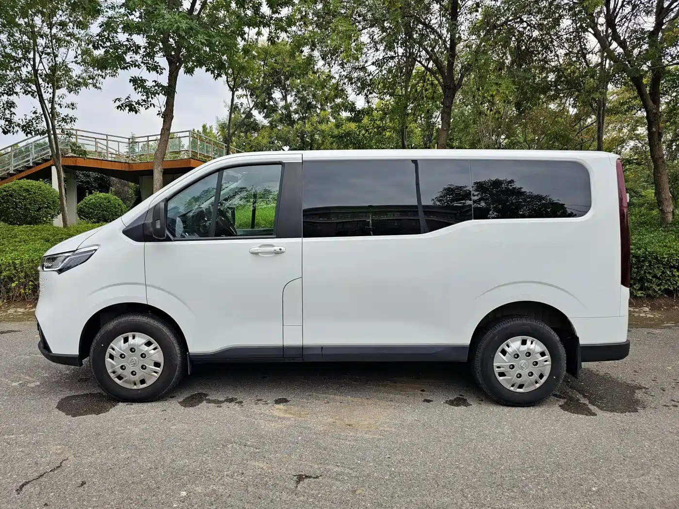 SAIC Maxus Xintu V70 2023 Model 2.0T Elite Edition Automatic Short Wheelbase Low Roof 5/6-Seater фото 4