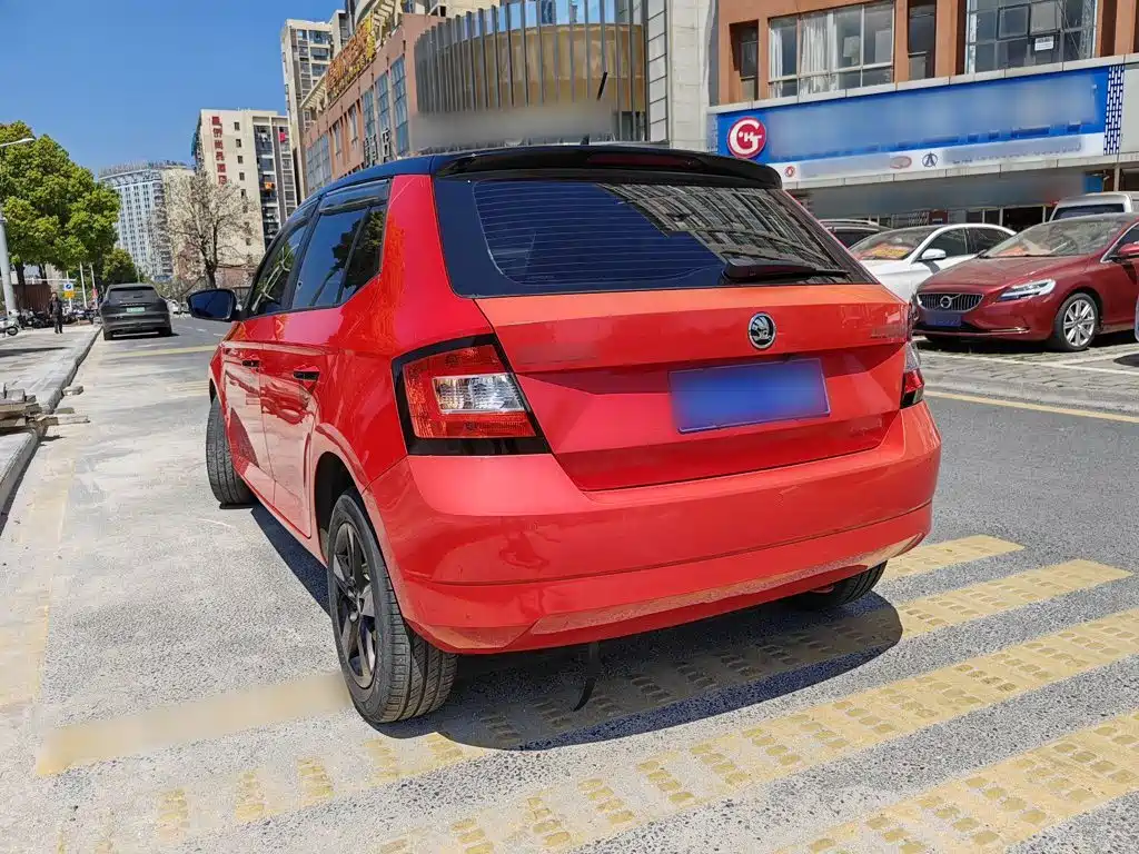Škoda Fabia 2019 2017 1.4L Auto Car Enjoy Edition