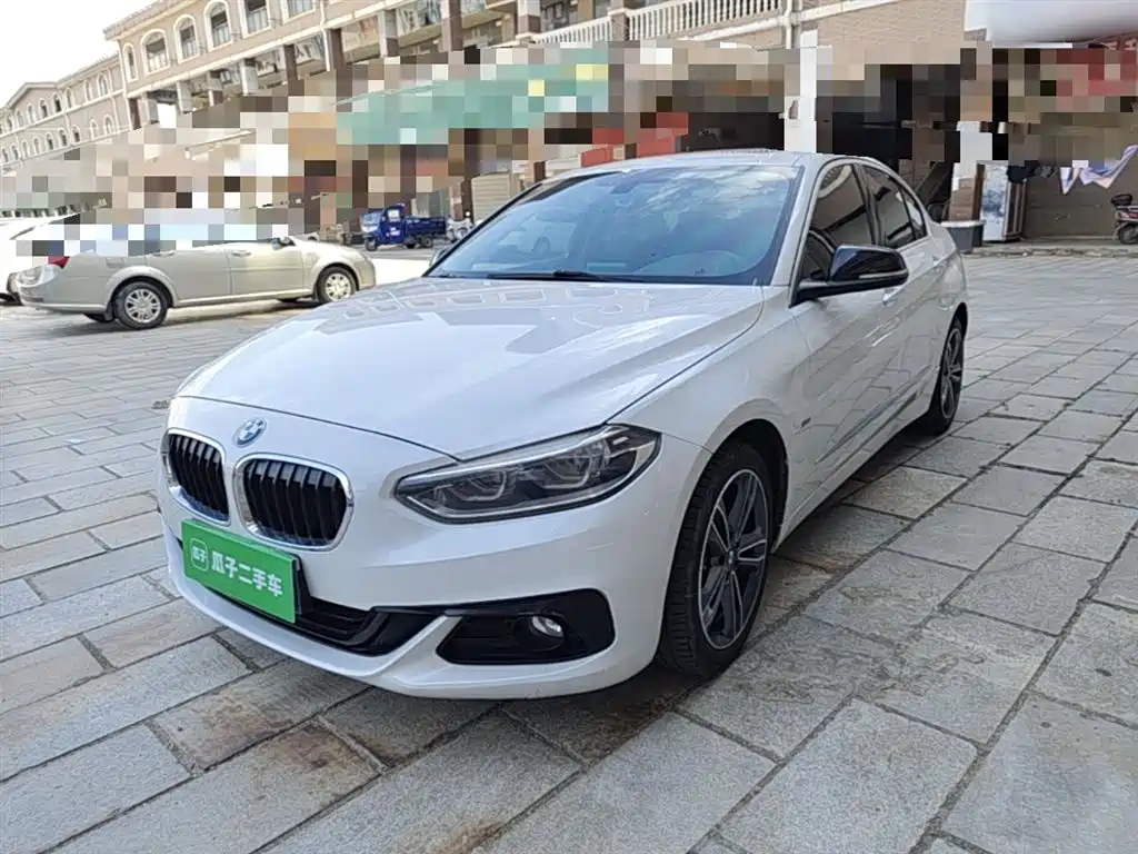 BMW 1 Series 2018 118i Sport Edition фото 2