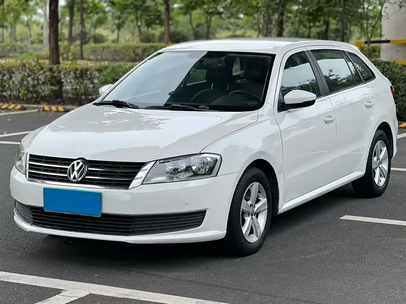 Volkswagen Lavida Tour 2013 1.6L Automatic Trend Style