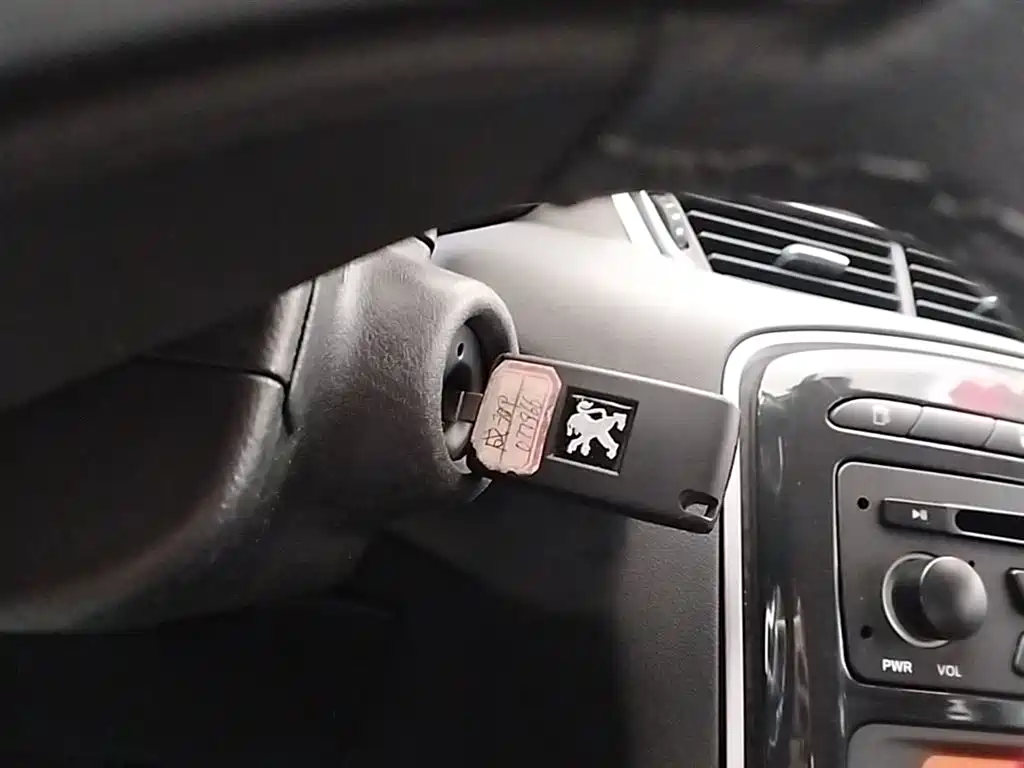 Peugeot 308 2014 Model Joy Edition Classic 1.6L Automatic Trend Style фото 9