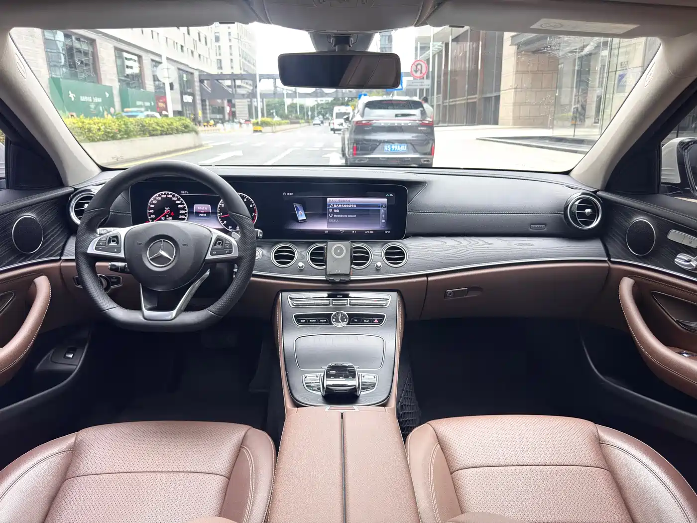 Mercedes-Benz E-Class 2018 E 300 L Sport Fashion фото 7