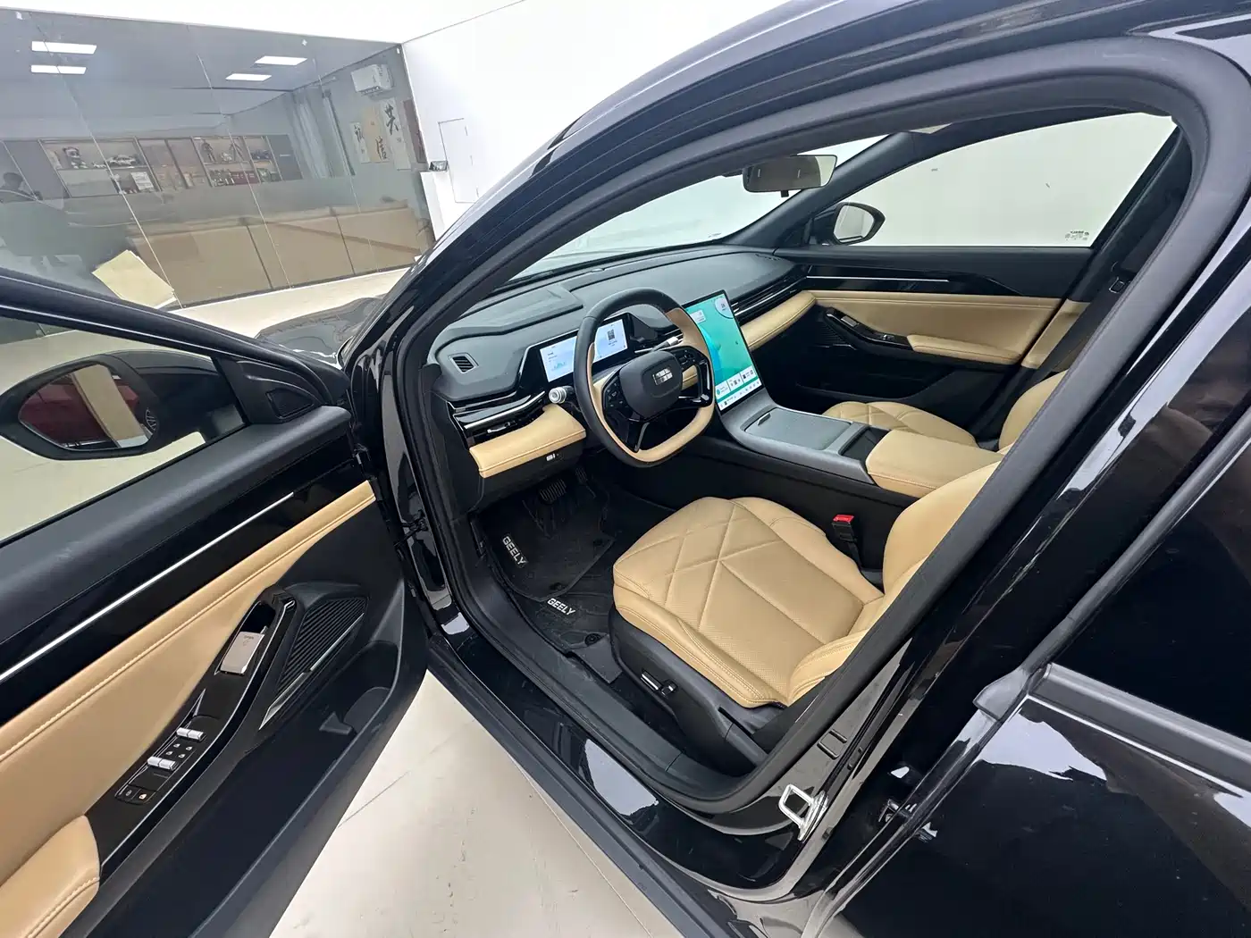 Geely Galaxy Galaxy L6 2024 125km PLUS Soaring Dragon Edition фото 3