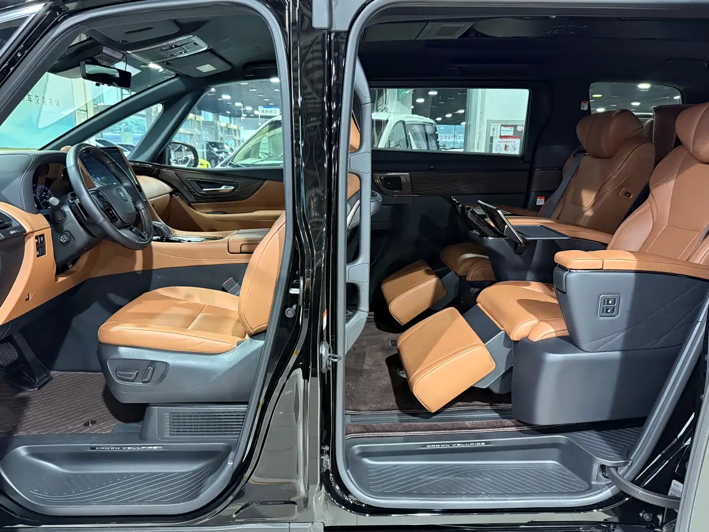 Toyota Vellfire 2024 Crown Hybrid 2.5L Executive Premium Edition фото 8