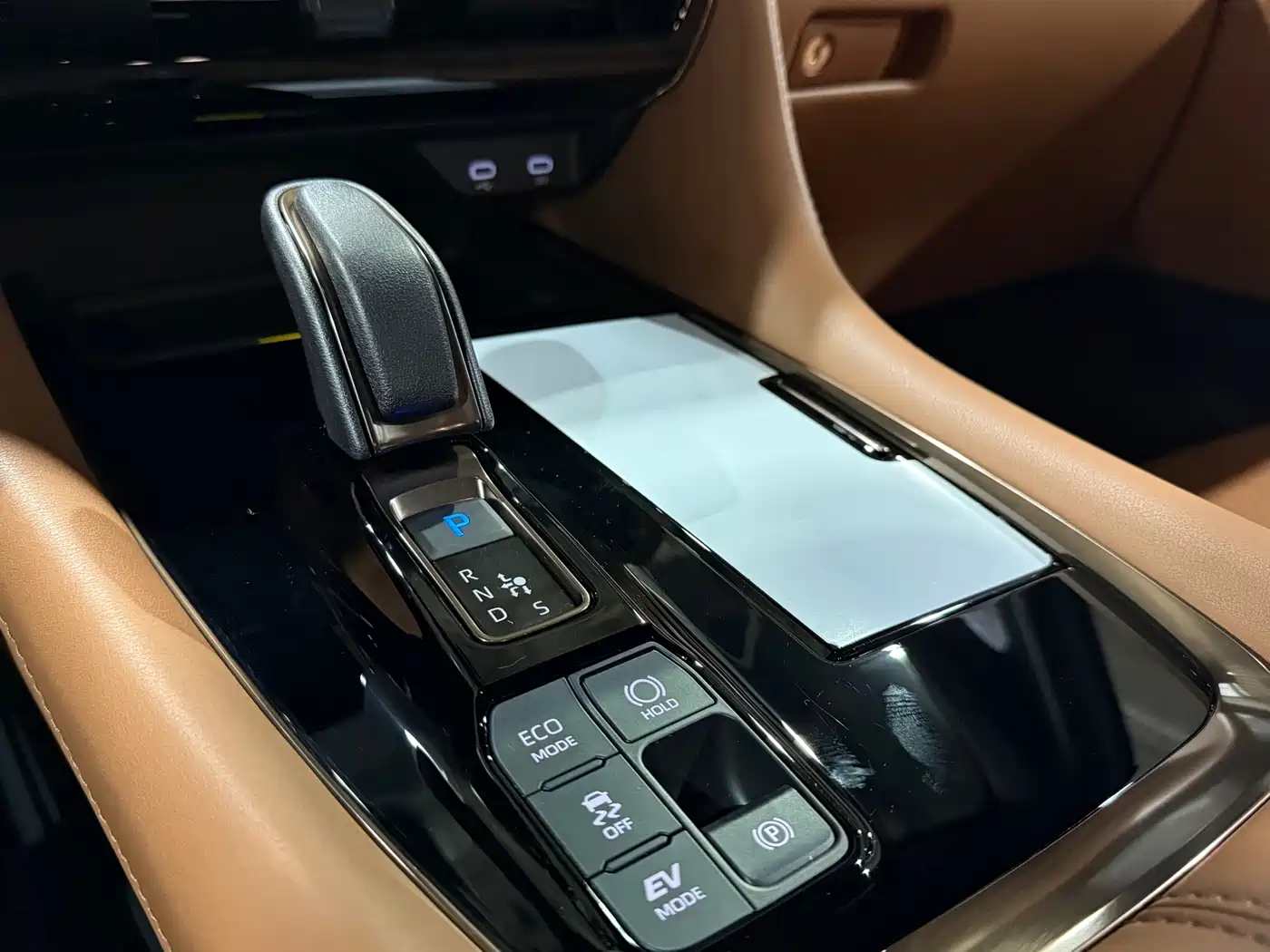 Toyota Vellfire 2024 Crown Hybrid 2.5L Executive Premium Edition фото 20