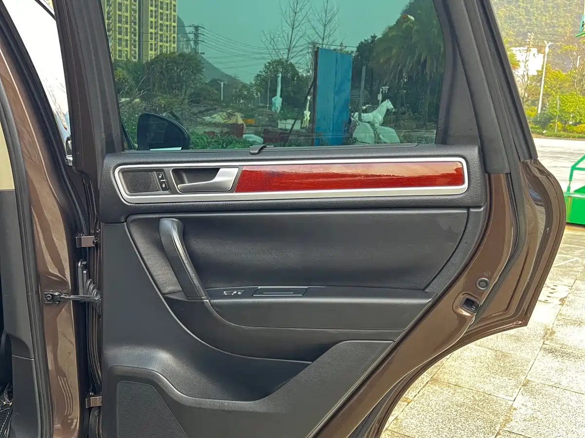 Volkswagen Touareg 2011 3.0TSI Premium фото 27