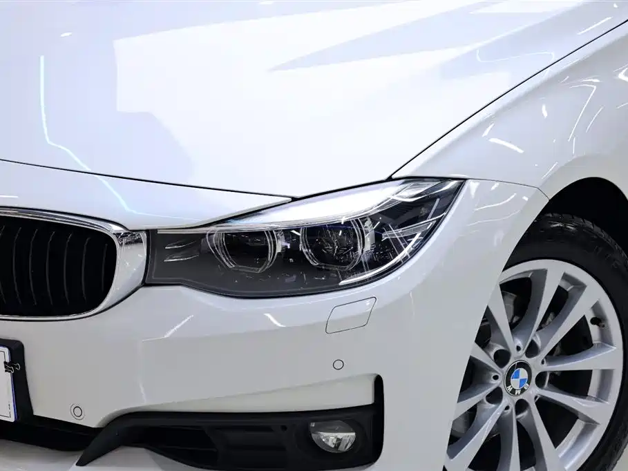 BMW 3 Series GT 2017 320i Fashion фото 11