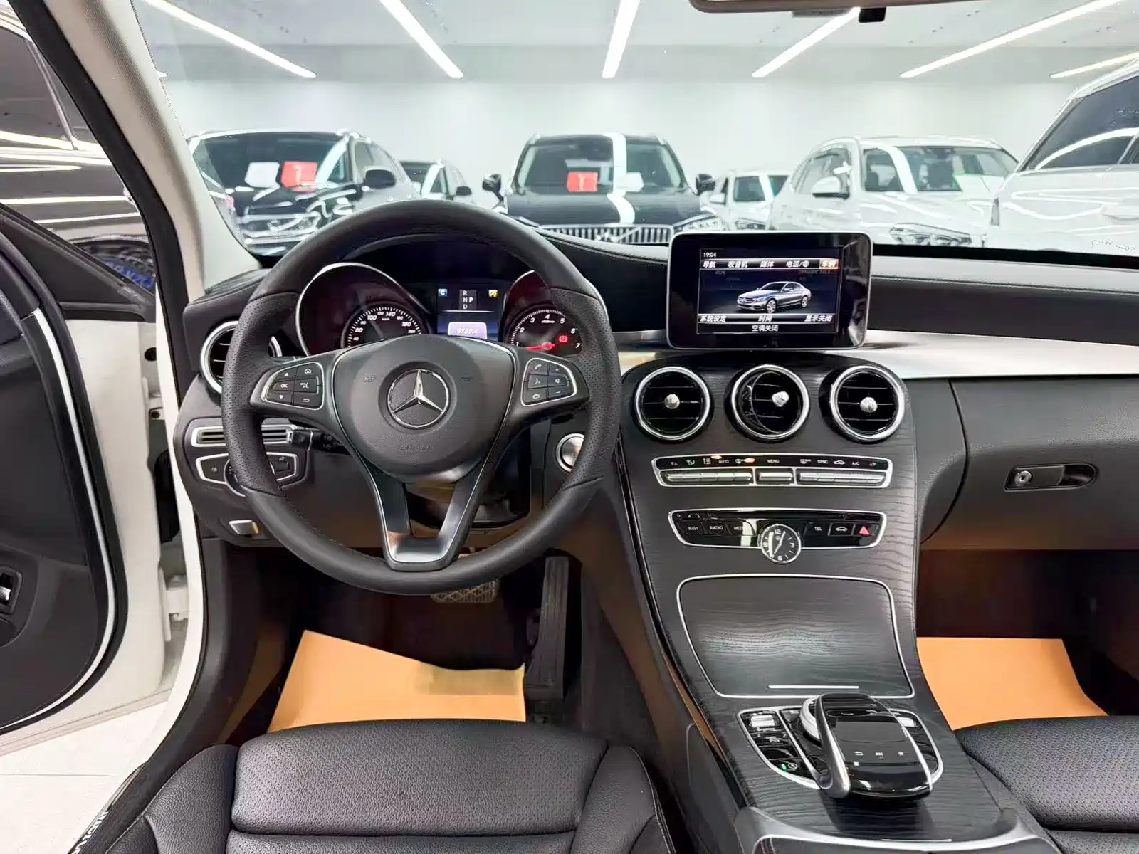 Фото 17 - Mercedes-Benz C-Class