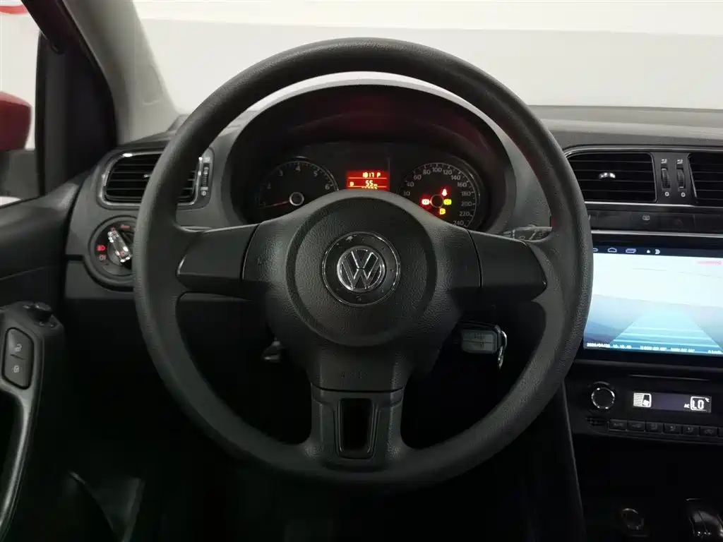 Volkswagen Polo 2011 1.4L Automatic Style Edition фото 11