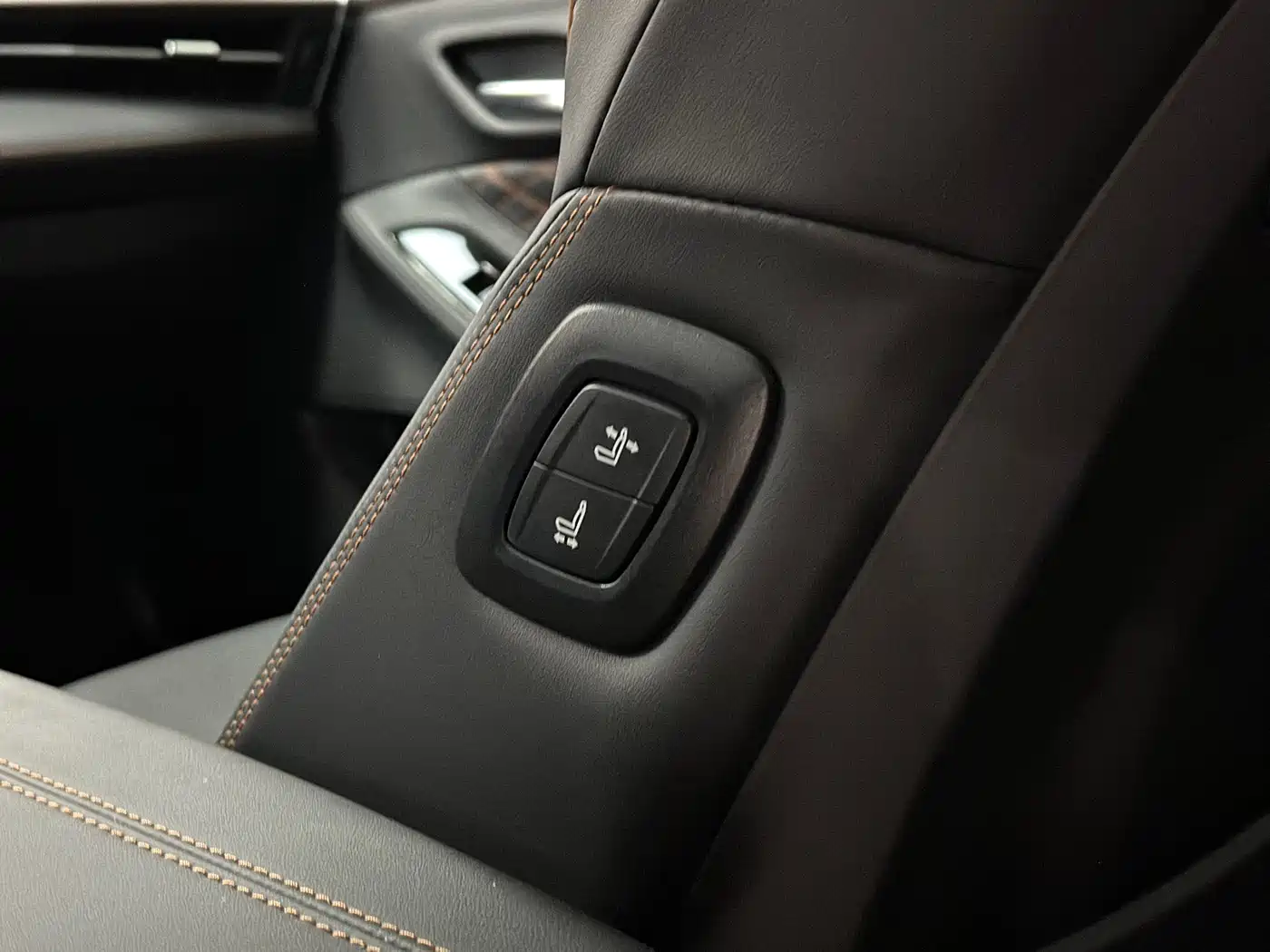 Toyota Avalon 2024 Hybrid 2.0L Luxury Edition фото 10