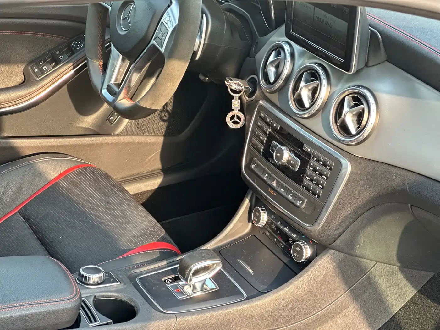 Mercedes-Benz GLA AMG 2015 AMG GLA 45 4MATIC фото 39