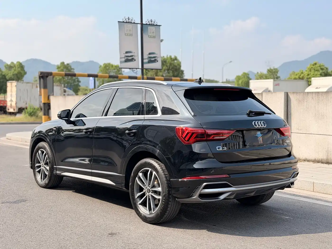 Фото 8 - Audi Q3