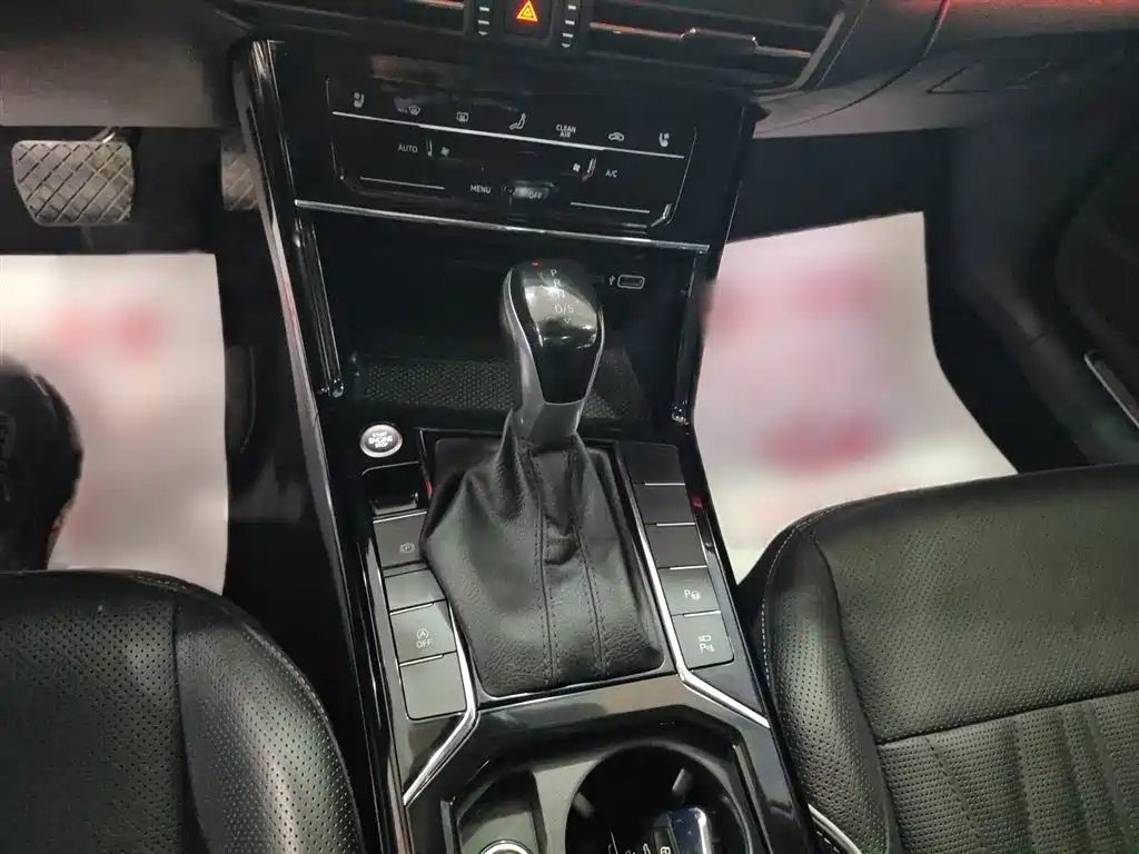 Volkswagen Passat 2023 Facelift 330TSI Luxury Edition фото 9