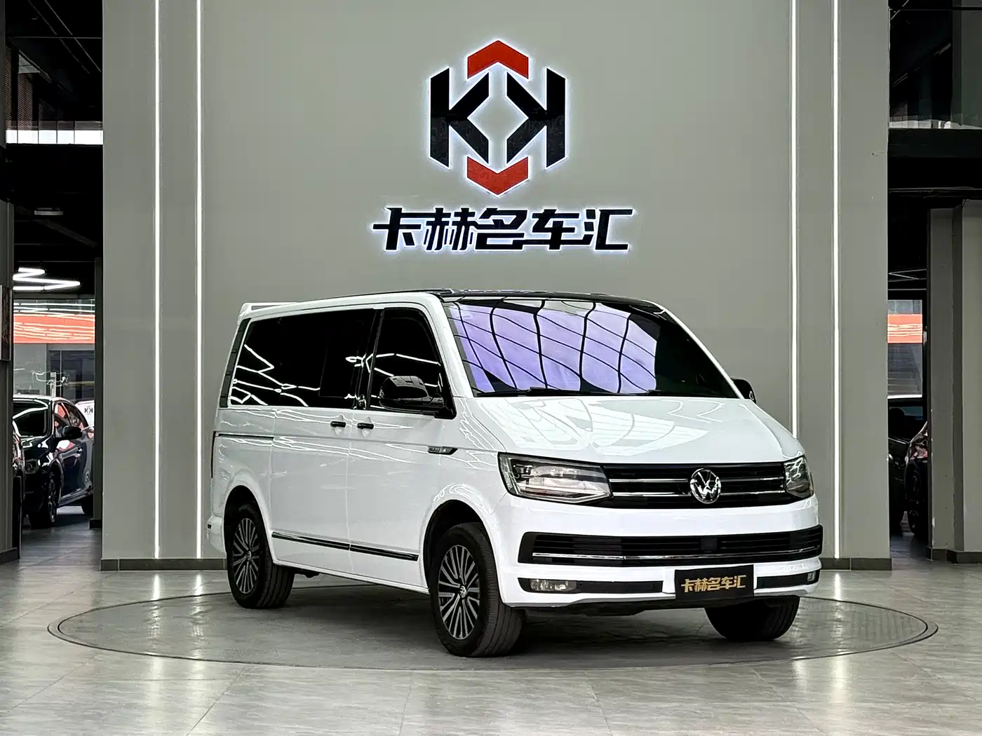 Volkswagen Multivan 2017 2.0TSI AWD Premium Edition 7-Seater фото 3