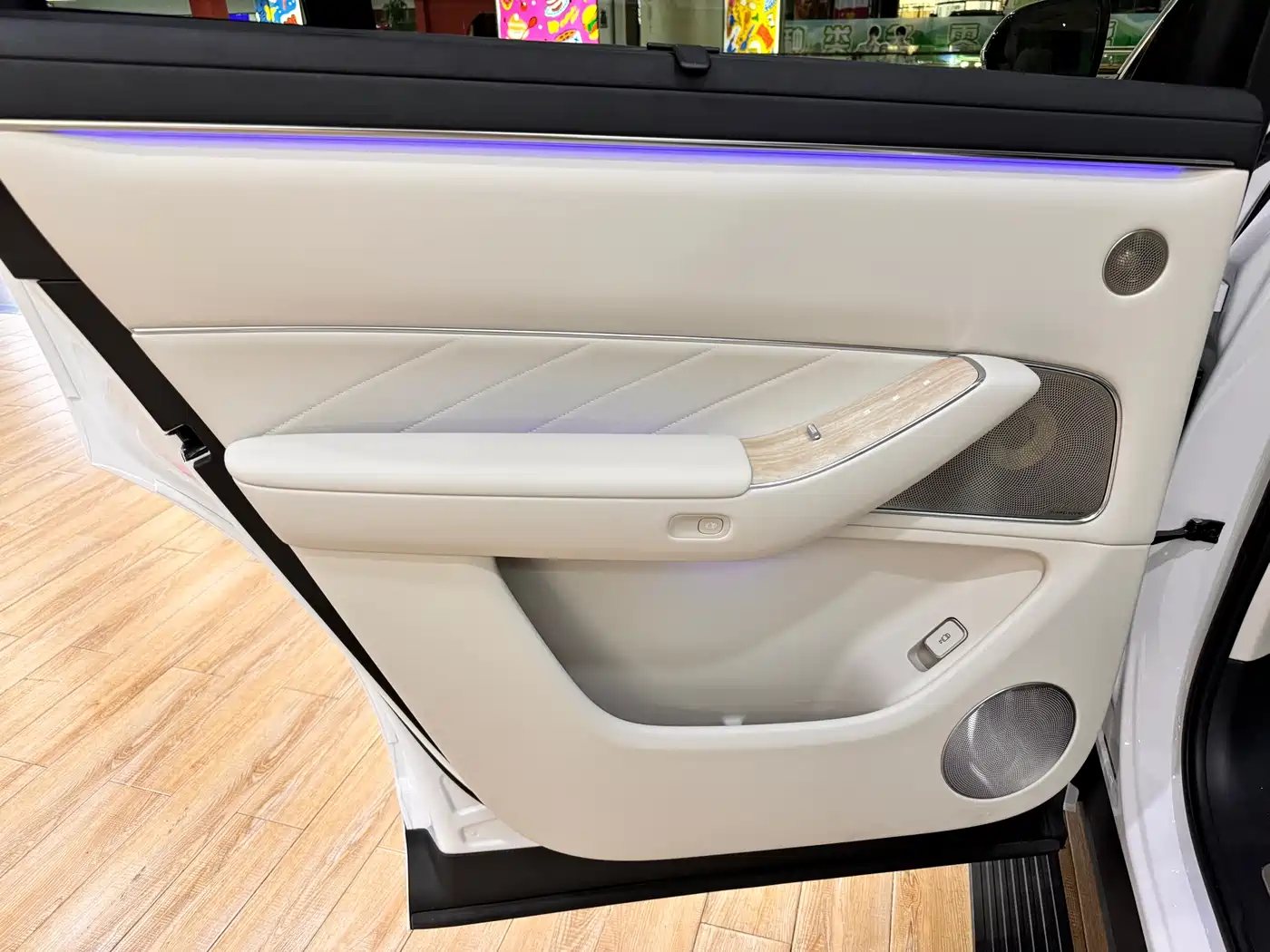 AITO Wenjie AITO M8 2025 Range Extender Max+ Edition 53.4kWh 5-seater фото 14
