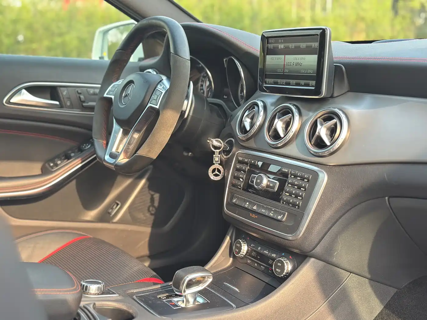 Mercedes-Benz GLA AMG 2015 AMG GLA 45 4MATIC фото 38
