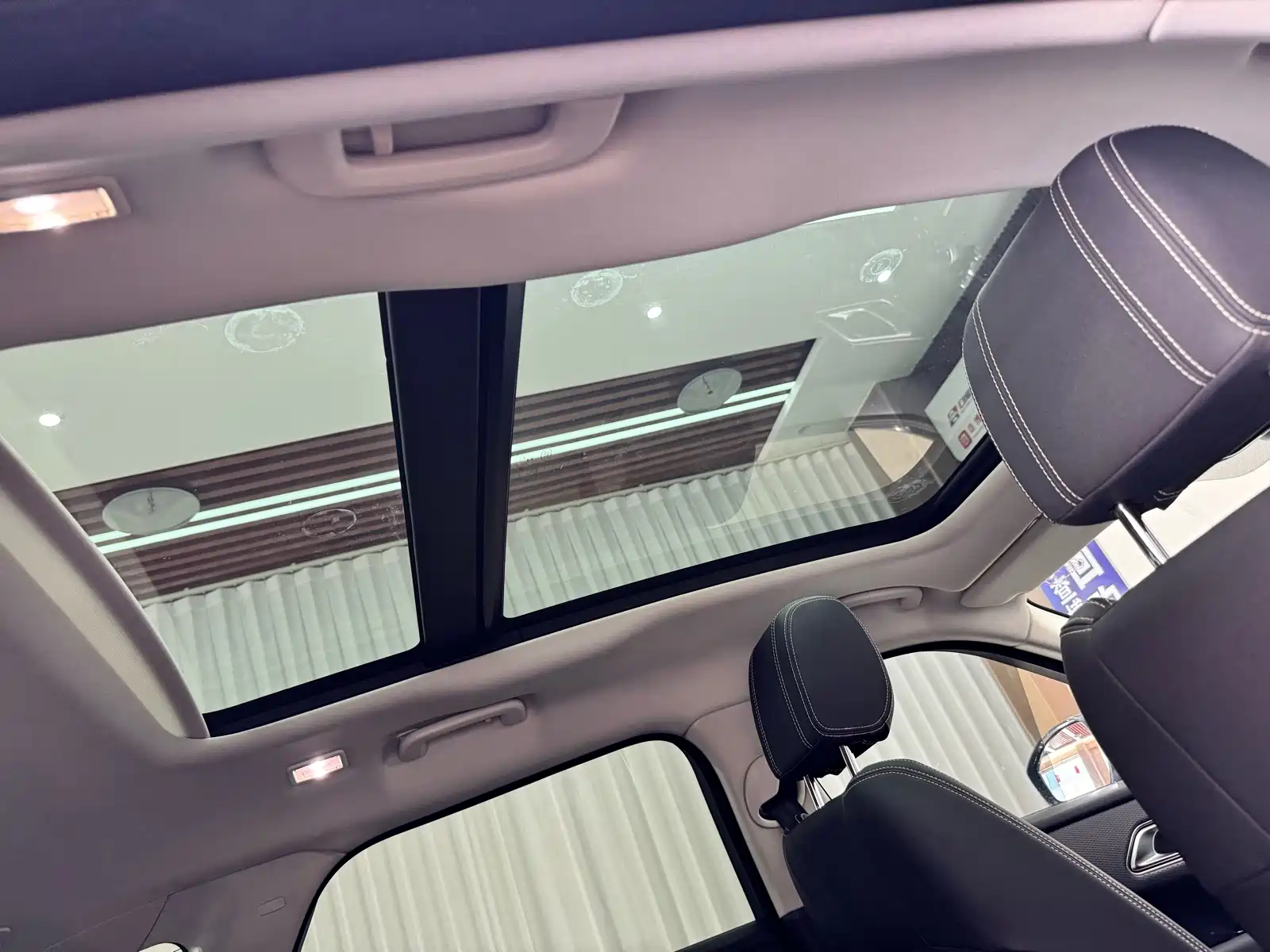 Фото 20 - Land Rover Range Rover Velar