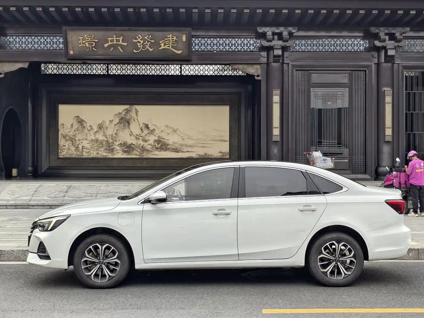 Roewe i6 MAX EV 2023 2022 EV 500 Sunroof Premium