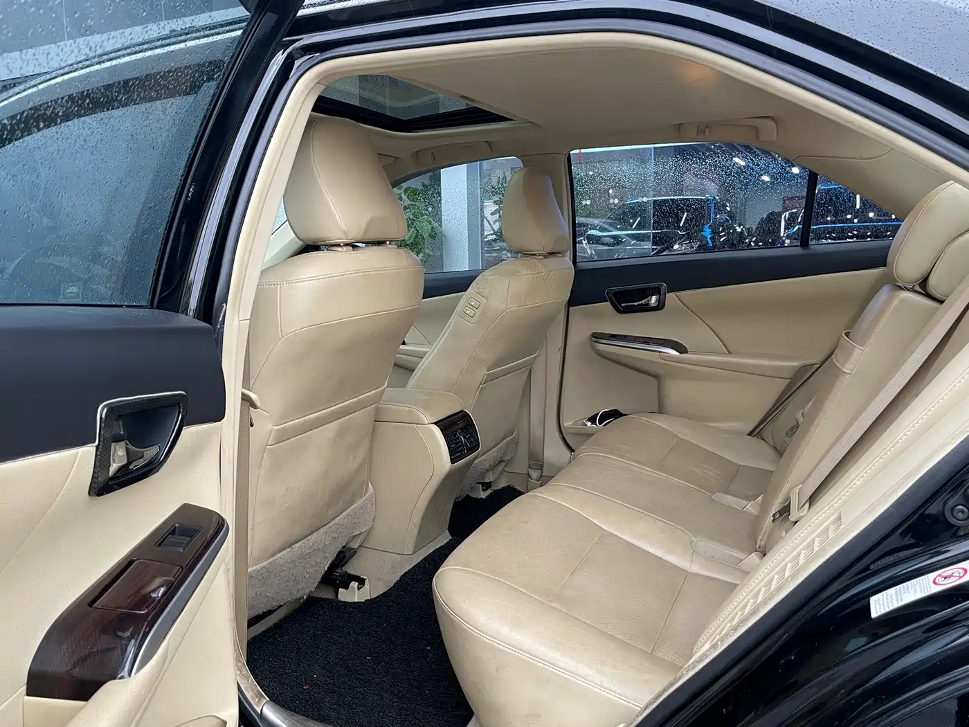 Toyota Camry 2016 Hybrid 2.5HG 10th Anniversary Luxury Navigation Edition фото 8