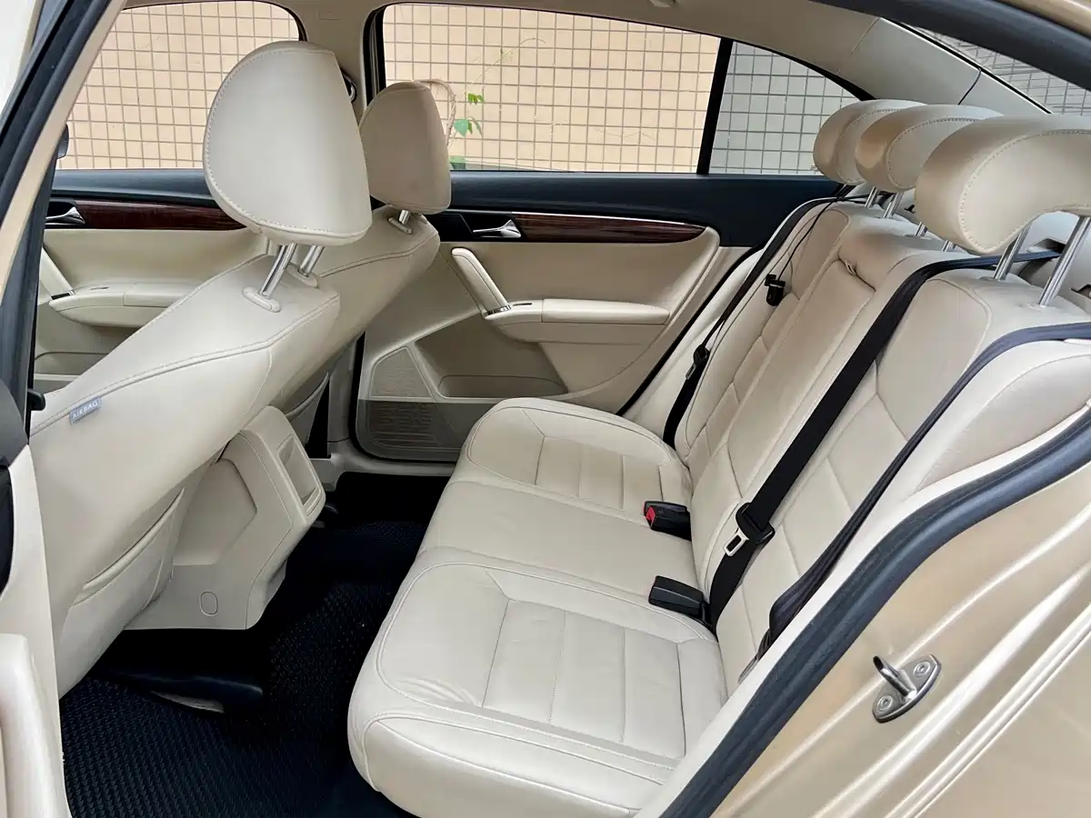 Volkswagen Lavida 2013 Facelift Classic 1.6L Automatic Comfort фото 8